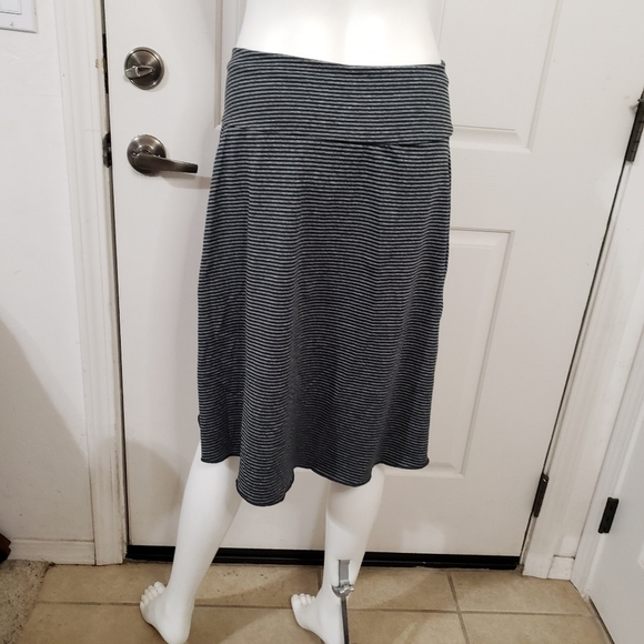 Tranquility mid length striped skirt size medium - Picture 4 of 7
